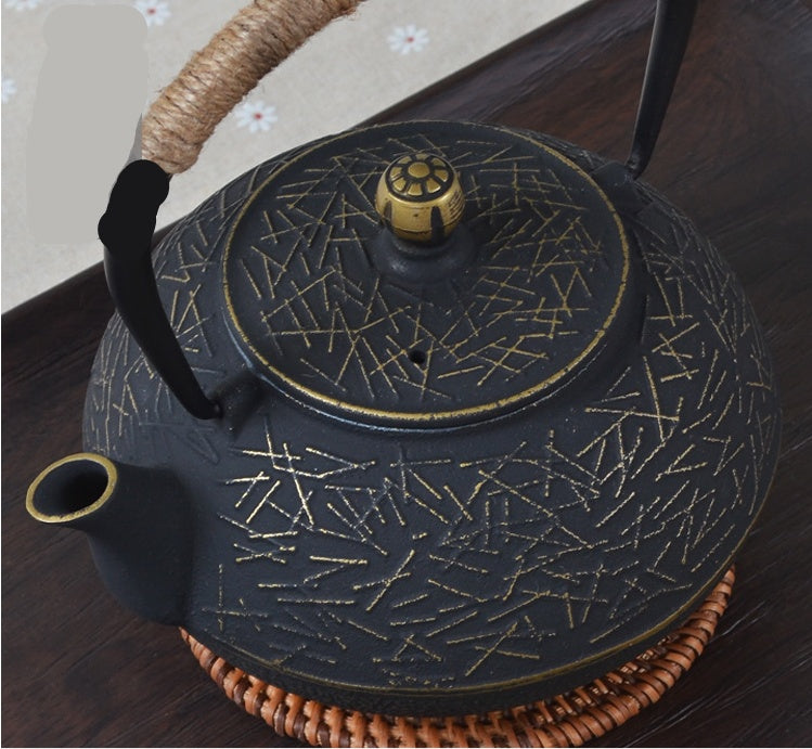 Japanese Cast Iron Teapot - 0.9L Tetsubin Style in Pine Needle or Raindrop