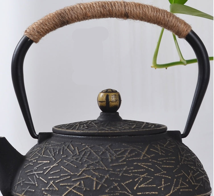 Japanese Cast Iron Teapot - 0.9L Tetsubin Style in Pine Needle or Raindrop